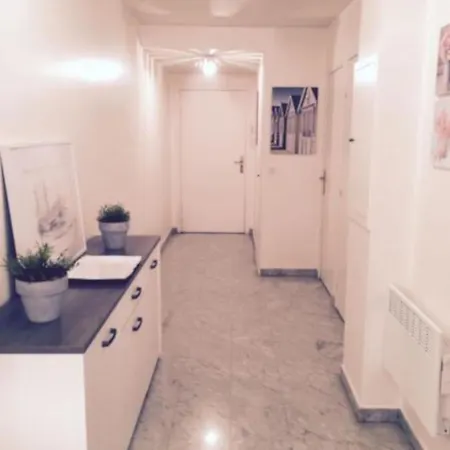 Yacht Show Apartment